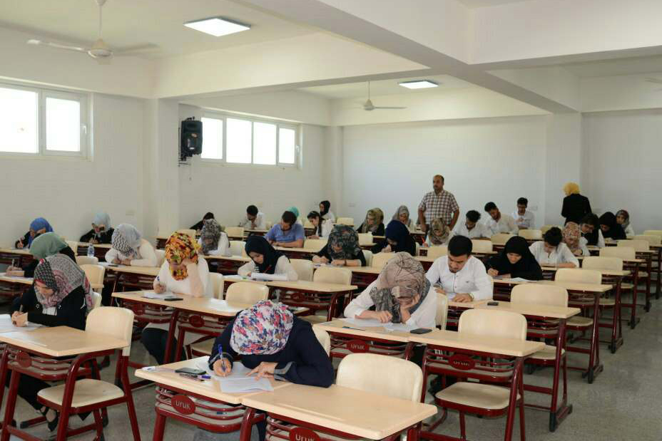 طلبة جامعة اوروك الأهلية  يؤدون الإمتحانات النهائية