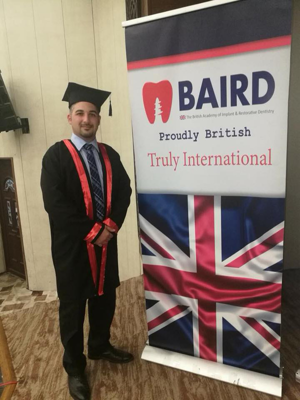 تدريسي  في كلية طب الاسنان يحصل على شهادة الدبلوم البريطاني